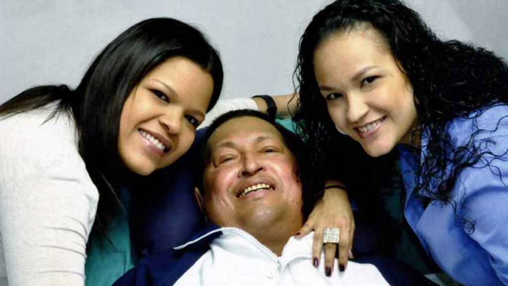 Hugo Chávez y sus hijas