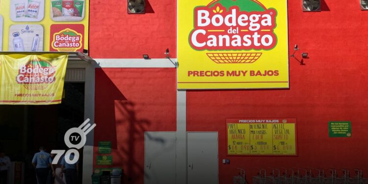 El Alcalde Juan Qüenza fomenta la confianza empresarial en Arauca, evidenciada por la apertura de nuevas inversiones como la 'Bodega Del Canasto', impulsando el desarrollo económico local.