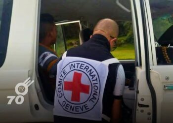 Un grupo guerrillero secuestró a personal de la Cruz Roja en Tame, manifestando la necesidad de respetar la misión médica y los derechos fundamentales.
