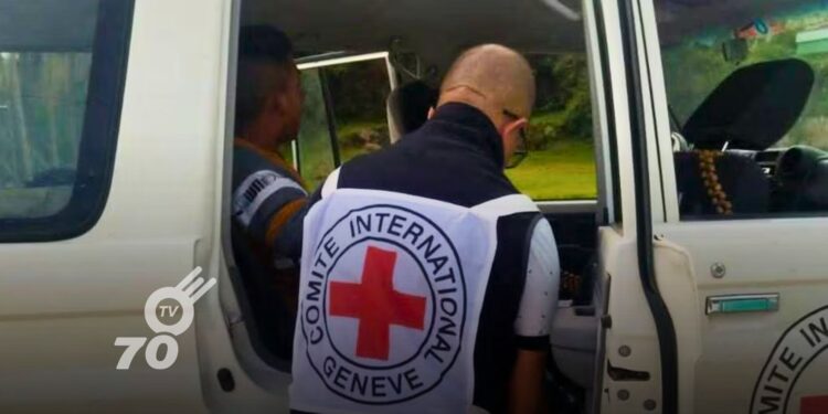 Un grupo guerrillero secuestró a personal de la Cruz Roja en Tame, manifestando la necesidad de respetar la misión médica y los derechos fundamentales.