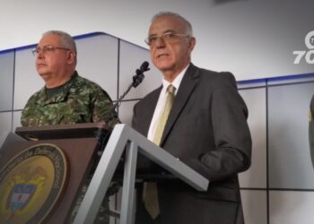 El gobierno de Colombia reanudará operaciones militares contra el ELN tras no prorrogar el cese al fuego.