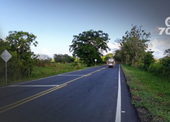 Jóvenes indígenas roban a dos diputados y familias en la vía Tame-Arauca, involucrando a menores en actos delictivos.