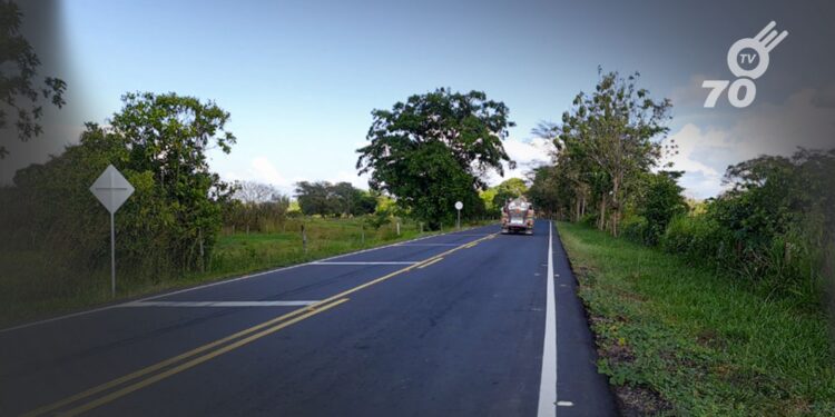 Jóvenes indígenas roban a dos diputados y familias en la vía Tame-Arauca, involucrando a menores en actos delictivos.