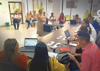 Reunión en Arauca busca mejorar respuesta a problemas de salud en áreas afectadas por el conflicto, con la participación de entidades locales e internacionales.