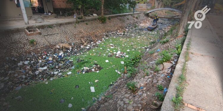 La limpieza del caño Córdoba está suspendida hasta que Corporinoquia otorgue los permisos ambientales. Las autoridades locales supervisan el proyecto.