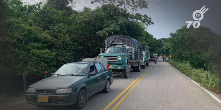La vía Tame-Arauca fue reabierta después de que un vehículo de carga bloqueó la carretera con una amenaza de bomba que generó temor en la zona.