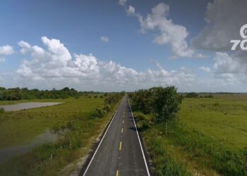 La pavimentación de la vía Matapalito en Arauca finalizará en octubre tras una adición de 2.500 millones de pesos, mejorando la movilidad en la zona rural.