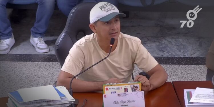 El diputado Elías Rojas denunció un presunto intento de secuestro en Tame. Los sujetos llegaron a su vivienda en moto, pero el asambleísta logró escapar.