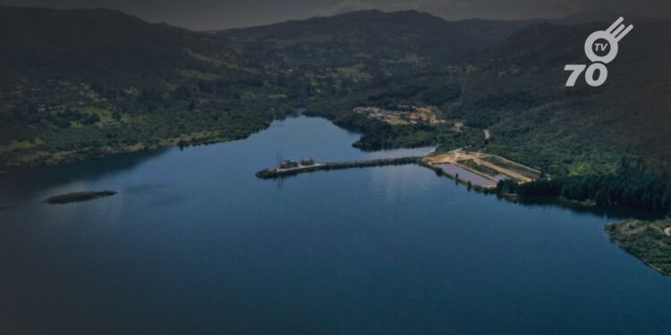 Los embalses en Colombia están por debajo del 50%. Expertos piden aumentar la generación térmica para evitar crisis energética durante la temporada seca.