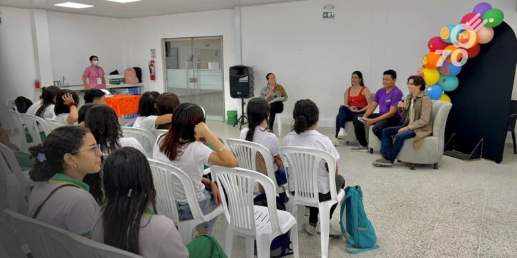 En Arauca, jóvenes participaron en un foro sobre derechos sexuales y reproductivos, destacando la importancia de erradicar estereotipos de género.