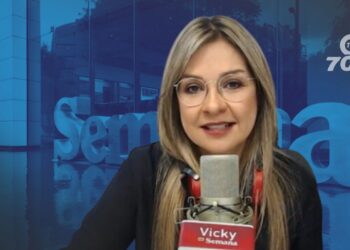 Vicky Dávila renuncia a la dirección de Semana, dejando abierta la posibilidad de una candidatura presidencial como independiente.
