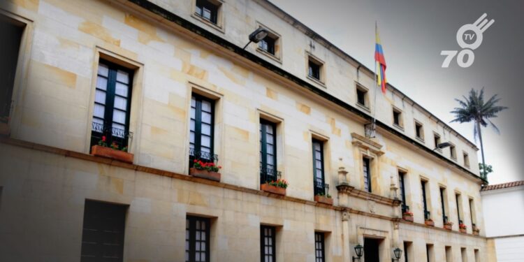 La Cancillería de Colombia investiga al cónsul en México, Andrés Hernández, tras denuncias de presuntas irregularidades en su gestión.