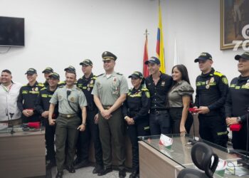 El Departamento de Policía de Arauca conmemoró 133 años con una ceremonia que destacó la colaboración de autoridades locales en pro de la seguridad.