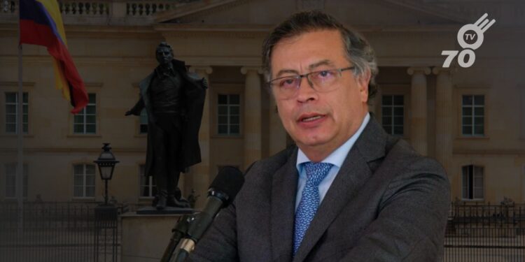 La Cámara de Representantes investiga a Gustavo Petro por presuntas irregularidades en la financiación de su campaña presidencial 2022.