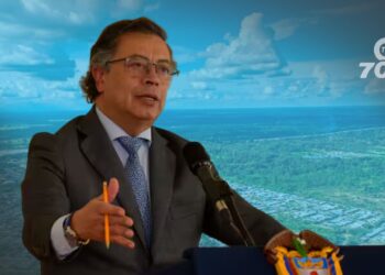 Presidente Petro presenta nuevas medidas de seguridad y programas sociales en zonas de conflicto como parte de su política de “Paz Total”.