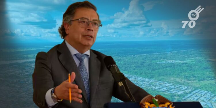 Presidente Petro presenta nuevas medidas de seguridad y programas sociales en zonas de conflicto como parte de su política de “Paz Total”.