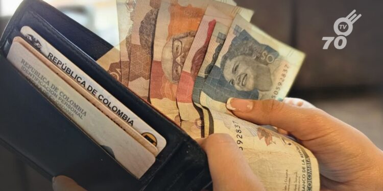 Proyección de Fedesarrollo indica un aumento del 12,63 % en el salario mínimo para 2025, superando los $1.300.000 mensuales.