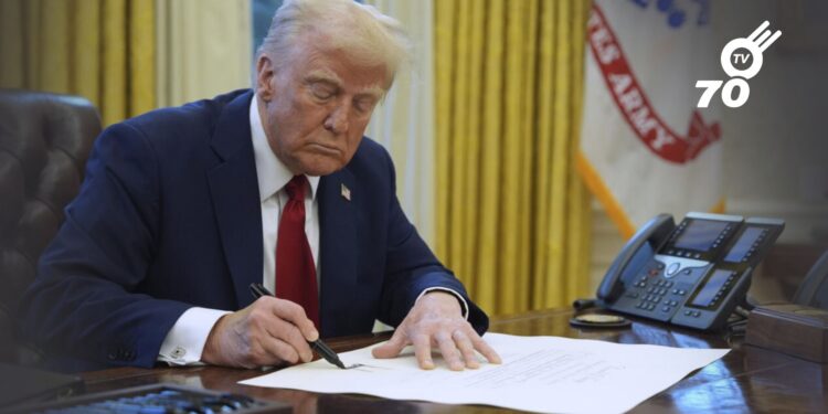 Donald Trump suspende temporalmente los aranceles a México tras una conversación con Claudia Sheinbaum, pero mantiene presión sobre Canadá y China.