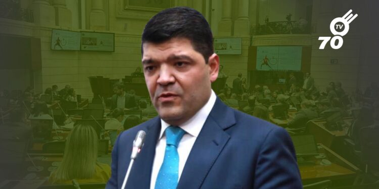 El exsenador Juan Diego Gómez negó cualquier relación con una red de corrupción en la POLFA y anunció acciones legales para defender su nombre.