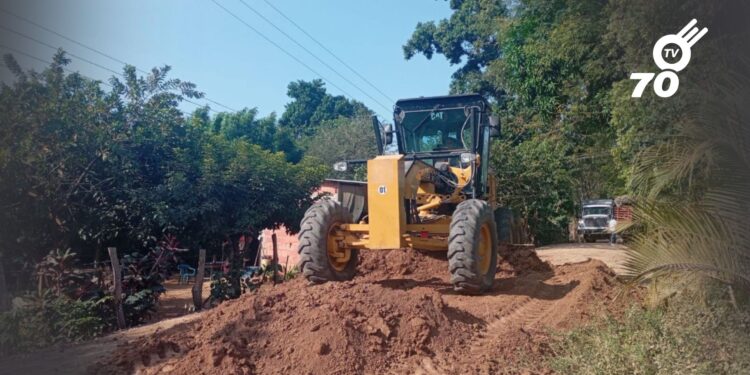La Alcaldía de Arauca avanza en la recuperación del dique Monserrate-Clarinetero, mejorando la conectividad y fomentando el deporte en la región.