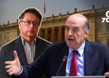 El exministro Álvaro Leyva se distanció del presidente Gustavo Petro, cuestionando la gestión del gobierno y señalando fracturas internas.
