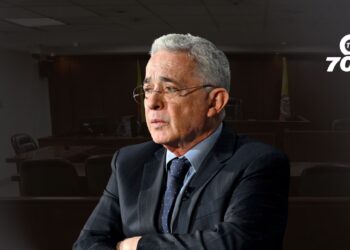 El Tribunal Superior de Bogotá suspendió el juicio contra Álvaro Uribe mientras se revisa una tutela presentada por su defensa.