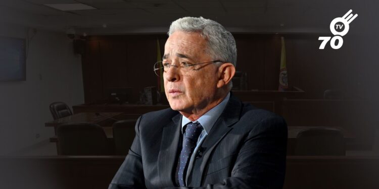 El Tribunal Superior de Bogotá suspendió el juicio contra Álvaro Uribe mientras se revisa una tutela presentada por su defensa.