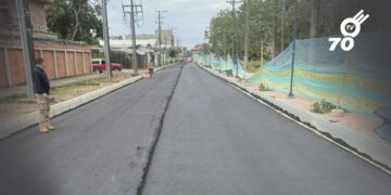 El proyecto de pavimentación de la Carrera 20 en Arauca avanza en un 90% y será entregado en 15 días. La obra incluye mejoras en servicios públicos y andenes.