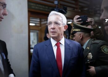 Tribunal Superior de Bogotá revoca la condena contra Álvaro Uribe por soborno en actuación penal