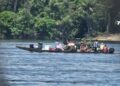 Armada de Colombia rescató a diez personas a la deriva en el río Negro, Guainía