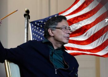 Petro confirma uso de inteligencia de Estados Unidos en bombardeos contra disidencias de las FARC