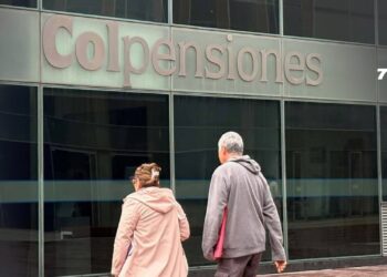 Gobierno propone que fondos privados de pensiones giren ahorros a Colpensiones