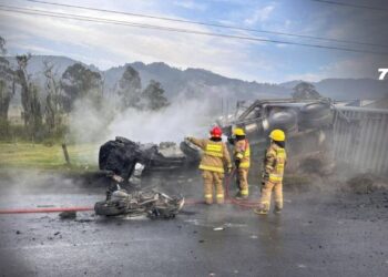 Accidente de tractocamión en peaje de Zipaquirá deja dos muertos y 19 heridos