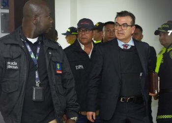Olmedo López aceptará cargos por irregularidades en contratación de carrotanques
