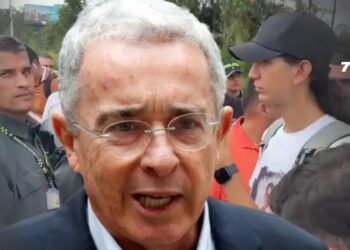 Álvaro Uribe denunció hostigamientos frente a su vivienda en Rionegro