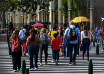 Uno de cada cuatro colombianos considera que la salud es el principal problema del país, según estudio