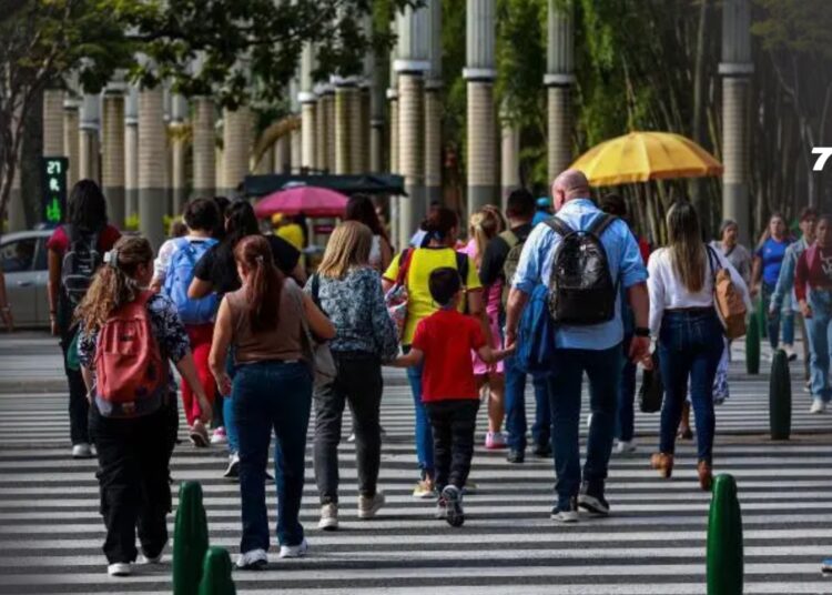 Uno de cada cuatro colombianos considera que la salud es el principal problema del país, según estudio