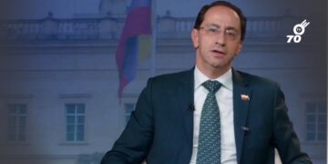 Con la silla vacía de Aida Quilcué, José Manuel Restrepo respondió las preguntas del debate vicepresidencial de La Opinión, Acento, Canal 1, Portafolio y Vélez por la Mañana