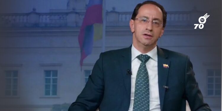 Con la silla vacía de Aida Quilcué, José Manuel Restrepo respondió las preguntas del debate vicepresidencial de La Opinión, Acento, Canal 1, Portafolio y Vélez por la Mañana