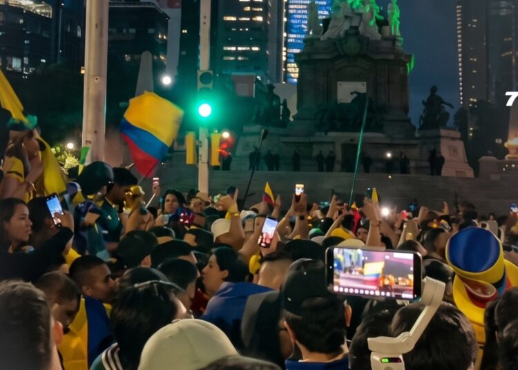 Hinchas colombianos se reunieron en Ciudad de México antes del debut ante Uzbekistán
