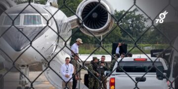 Abelardo De La Espriella hizo escala aérea en Arauca antes de continuar su recorrido regional