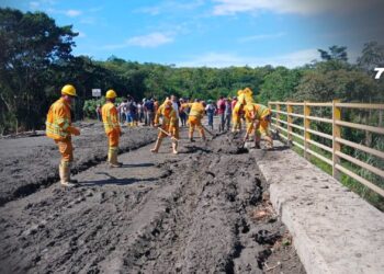 Tres puentes continúan en intervención tras la emergencia invernal en Arauca