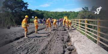 Tres puentes continúan en intervención tras la emergencia invernal en Arauca