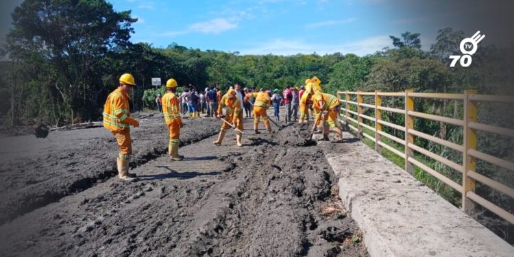 Tres puentes continúan en intervención tras la emergencia invernal en Arauca