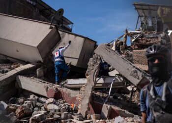 Aumenta a 273 el número de fallecidos por el terremoto en Colombia