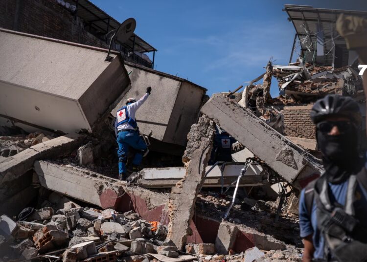 Aumenta a 273 el número de fallecidos por el terremoto en Colombia
