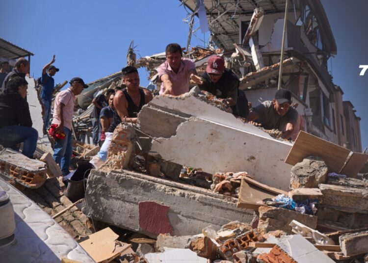 Sube a 329 el número de muertos por el terremoto en Colombia