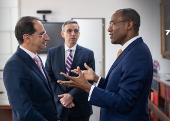 FMI plantea ajustes fiscales y reformas para fortalecer la economía colombiana