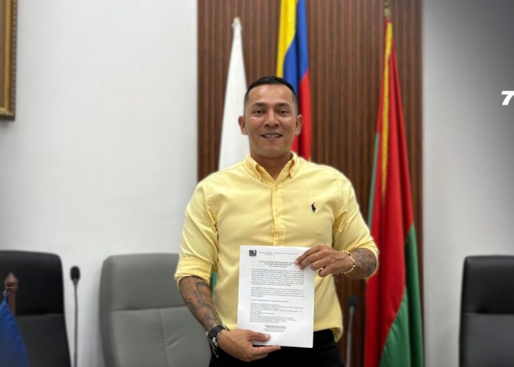 Óscar Leonardo Durán asumió como nuevo concejal de Arauca